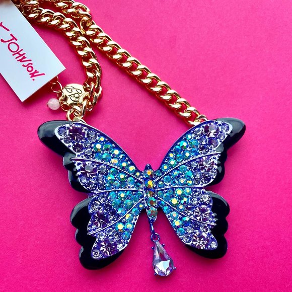 NWT Betsey Johnson Purple Butterfly Necklace - All A Flutter - Thick Gold Chain - Picture 1 of 13